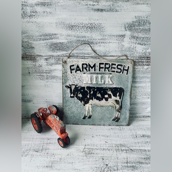 *Farm Fresh Milk Gray Hanging Metal Sign - Picture 5 of 13